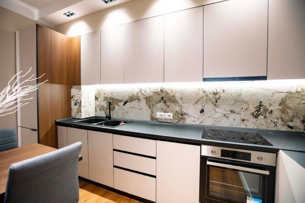 Luxury Apartment At Condor Center Tirana Eksteriør billede